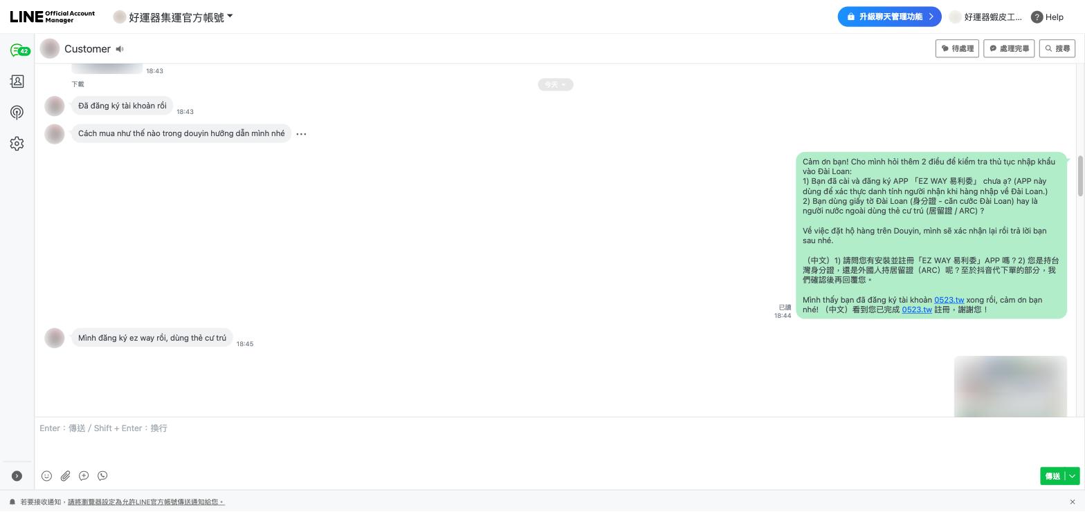 Dua pertanyaan yang selalu kami ajukan kepada pelanggan asing, kali ini berdampingan dalam bahasa Vietnam dan Mandarin: sudahkah Anda terdaftar di EZ WAY, dan Anda memakai KTP Taiwan atau ARC? Pelanggan ini menjawab EZ WAY sudah terdaftar dan ia memakai ARC.